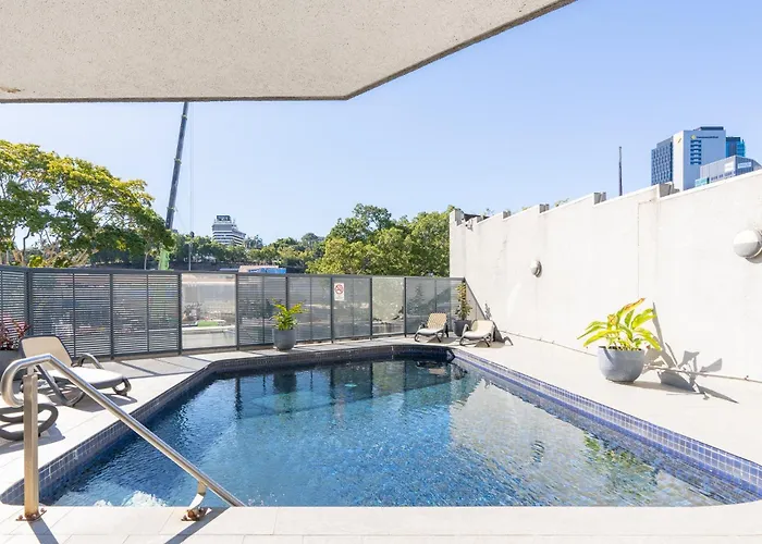 Quirky Cbd Studio With Pool Sauna And Balcony