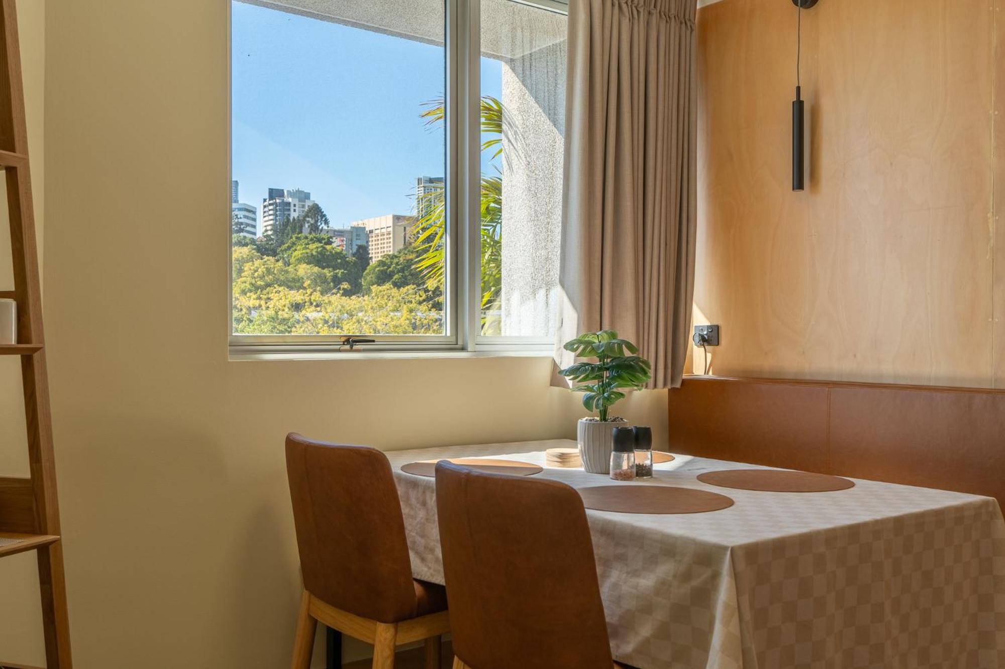 Apartment Quirky Cbd With Pool Sauna And Balcony Brisbane