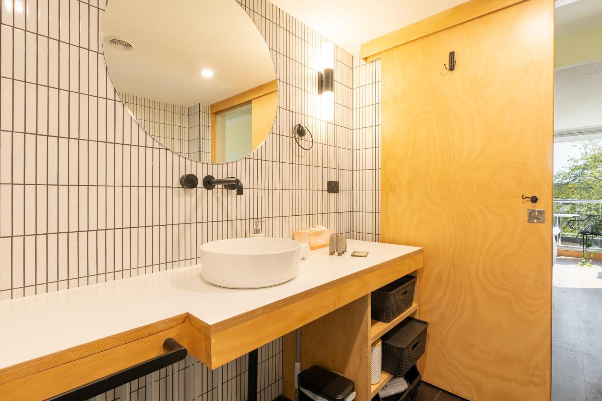 Quirky Cbd With Pool Sauna And Balcony Apartment Brisbane