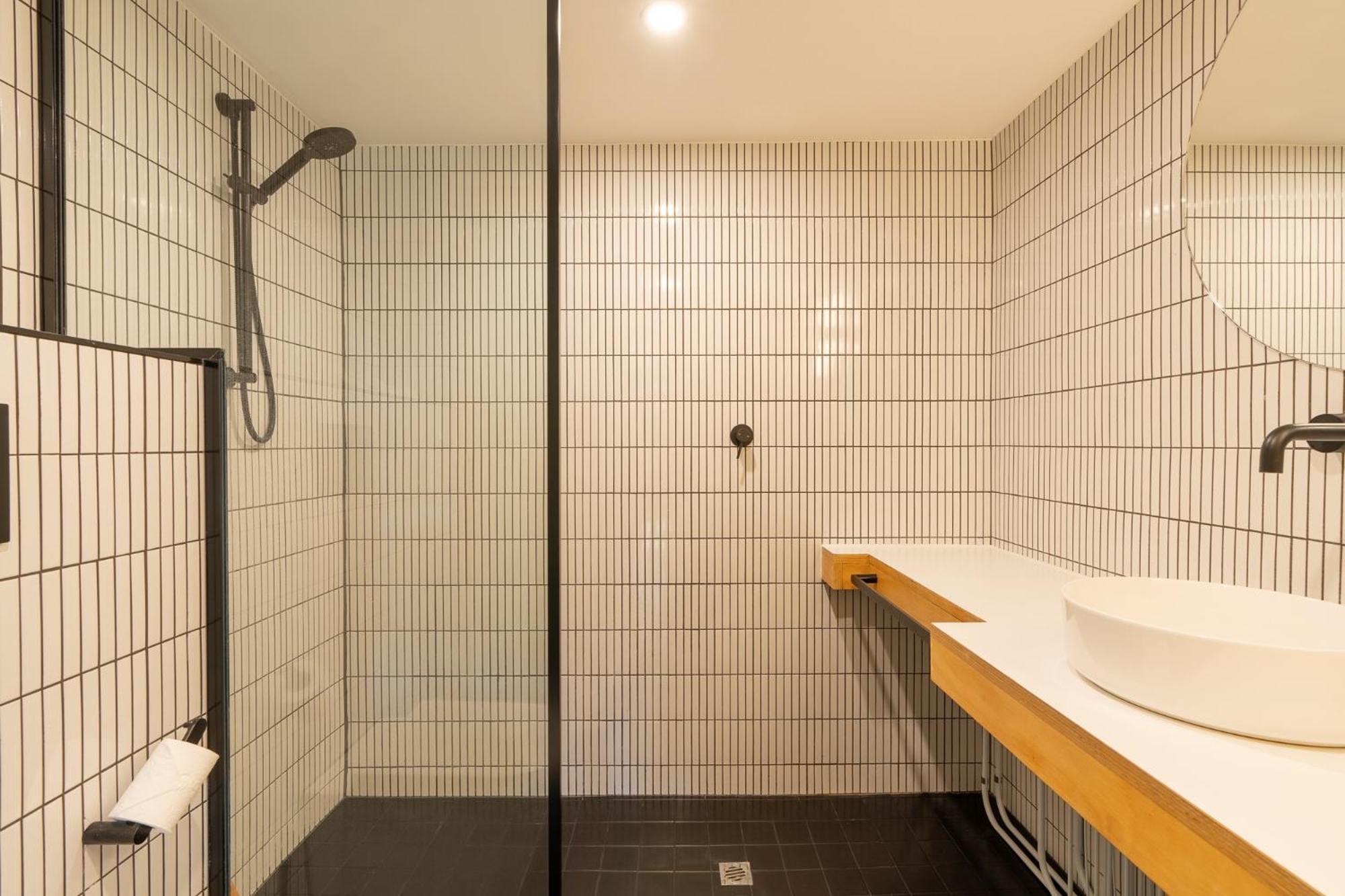 Apartment Quirky Cbd With Pool Sauna And Balcony *
