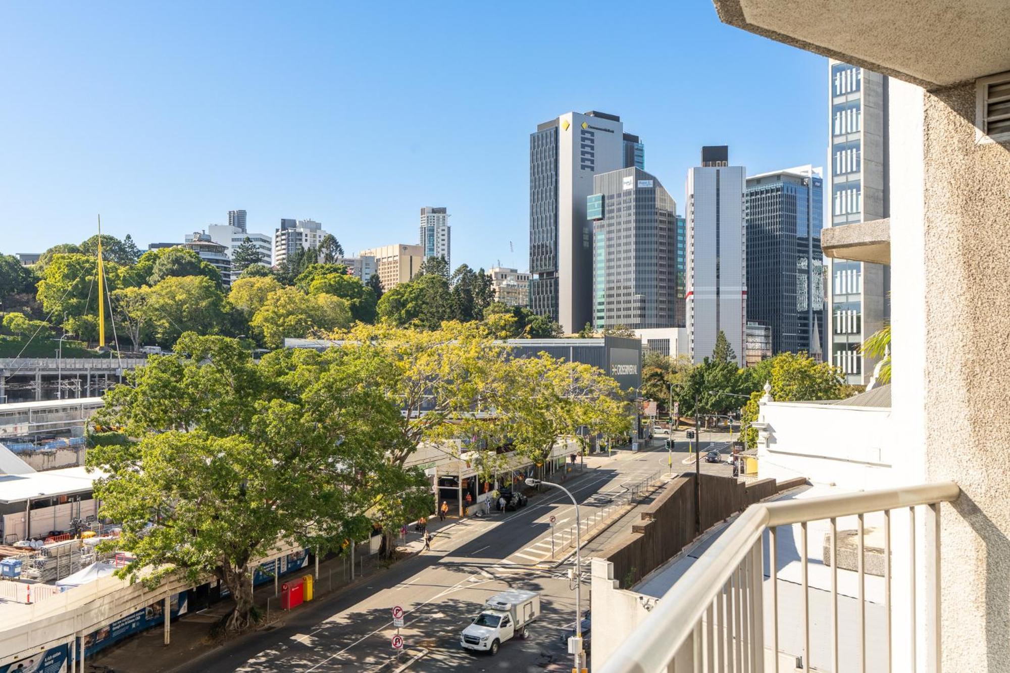 Quirky Cbd With Pool Sauna And Balcony Apartment
